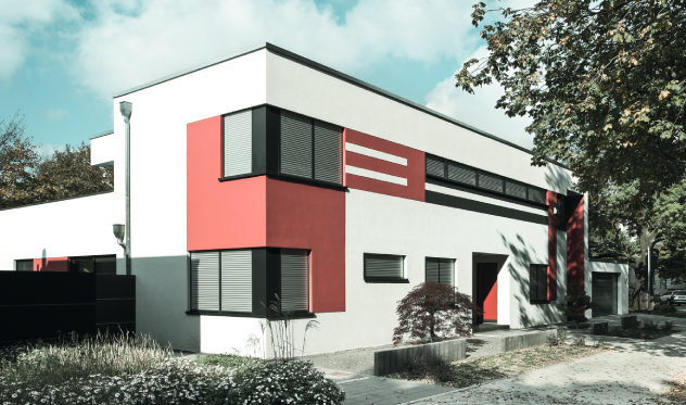 In die Fassade integriert fällt der ROMA Intego kaum auf und unterbricht damit nicht das durchgehende Bild.
