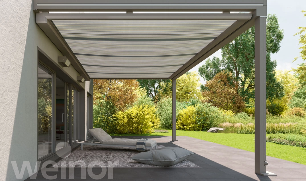 Die Weinor Sottezzo Pure fügt sich auf unauffällige Weise passend in das Bild des Terrassendaches ein.