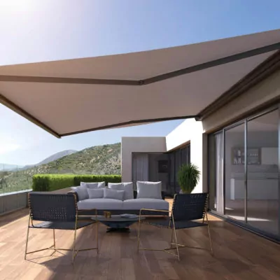 Beige Markise für die Terrasse