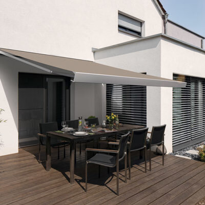 Beige Pergola Markise auf der Terrasse
