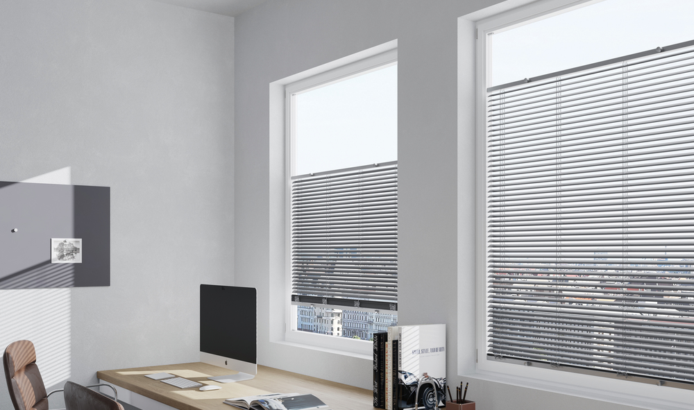 Mit der dezenten und leichten Optik fügen sich die Aluminum-Jalousien von MHZ perfekt in schlichte, moderne Räume ein, ohne dabei zu sehr abzulenken.