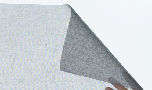 Das Hafttextil Squid lässt sich leicht anbringen.