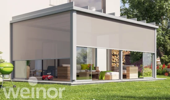 Mit Zusatzausstattung, wie seitlichen Glaselementen und Seitenmarkisen, Schützt das Glasdach Weinor Terrazza Pure Außenbereiche von allen Seiten.